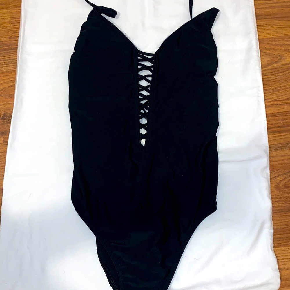 Hollister once piece open back bathing suit